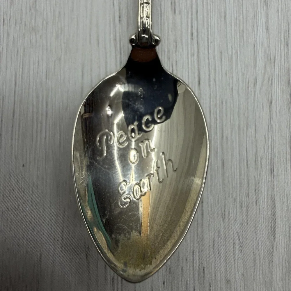 Bethlehem Souvenir Spoon Figural Finial Peace on Earth Bowl Vintage